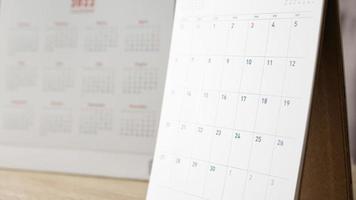 kalender sida stänga upp på tabell bakgrund företag planera utnämning möte begrepp foto