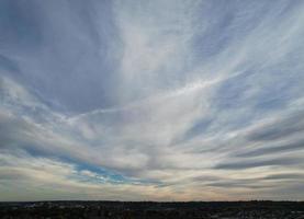 underbar hög vinkel se av moln och himmel över England foto