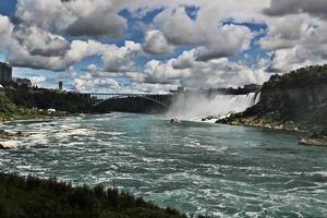 utsikt över Niagarafallen från den kanadensiska sidan foto