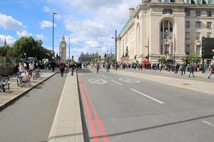 London i de Storbritannien i september 2022. människor i en kö till ser de drottning liggande i stat. foto