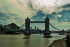 utsikt över tower bridge i london foto