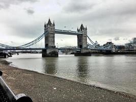 utsikt över tower bridge i london foto