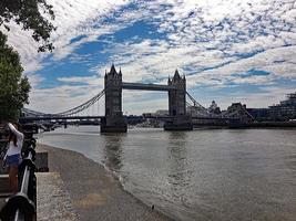 utsikt över tower bridge i london foto