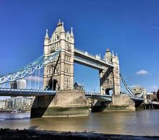 utsikt över tower bridge i london foto