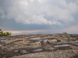 skön landskap se från phu kradueng berg nationell parkera i loei stad thailand.phu kradueng berg nationell parkera de känd resa destination foto