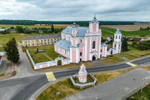 antenn se på barock tempel eller katolik kyrka i landsbygden foto