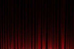 röd gardin i teatern foto