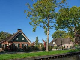 giethoorn by i de nederländerna foto