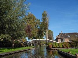 giethoorn by i de nederländerna foto