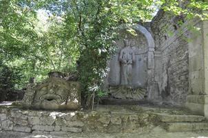 helig lund i bomarzo foto