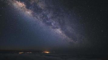 stjärnklar natt i hawaii. foto