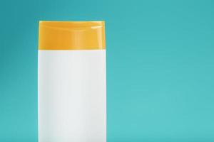 vit plast flaska med gul keps med schampo gel på blå bakgrund. foto