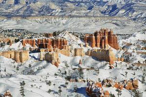 bryce canyon panorama med snö på vintern foto