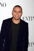 los angeles, mar 27 - evan ross ankommer på de valentino beverly kullar öppning på de valentino Lagra på Mars 27, 2012 i beverly kullar, ca foto