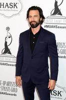 los angeles - feb 19 milo ventimiglia på de 9:e årlig smink artister och hår stylister gille utmärkelser ankomster på beverly hilton hotell på februari 19, 2022 i beverly kullar, ca foto