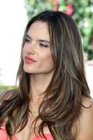 los angeles - mar 12 - alessandra ambrosio på de victoria s hemlighet 2013 simma samling debut på de privat bostad på Mars 12, 2013 i beverly kullar, ca foto