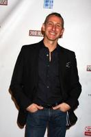 los angeles - feb 20 - Adam shankman ankommer på de 24 timme hollywood rusa på ebell teater på februari 20, 2011 i los angeles, ca foto