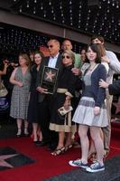 los angeles - apr 5 - Adam väster, familj på de Adam väst hollywood promenad av berömmelse stjärna ceremoni på hollywood blvd. på april 5, 2012 i los angeles, ca foto