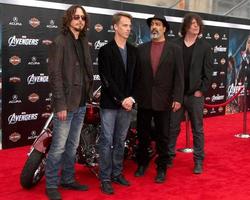 los angeles - apr 11 - Chris Cornell, matt cameron, kim thayil, ben herde, ljud trädgård på de avengers premiär på de el capitan teater på april 11, 2012 i los angeles, ca foto