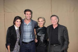 los angeles - juli 29 - amanda seton, James wolk, sarah michelle gellar, robin williams ankommer på de 2013 cbs tca sommar fest på de privat plats på juli 29, 2013 i beverly kullar, ca foto