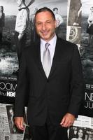 los angeles - juli 10 - alan poul ankommer på de hbo serier de nyhetsrum säsong 2 premiär undersökning på de av största vikt teater på juli 10, 2013 i los angeles, ca foto