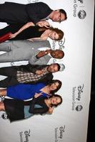 los angeles - juli 27 - josh malina, darby stanchfield, columbus kort, guillermo diaz, bellamy ung, katie sänker ankommer på de ABC tca fest sommar 2012 på beverly hilton hotell på juli 27, 2012 i beverly kullar, ca foto