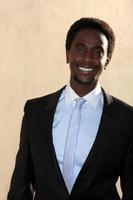 los angeles - Maj 20 - edi gathegi ankommer på de ABC disney internationell på förhand på Walt disney studior massa på Maj 20, 2012 i burbank, ca foto