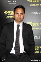 los angeles - aug 8 - michael pena anländer på de 30 minuter eller mindre premiär på grauman s kinesisk teater på augusti 8, 2011 i los angeles, ca foto