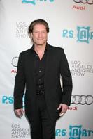 los angeles - apr 13 - sean kanan anländer på de 16: e los angeles antikviteter visa öppning natt gala till fördel ps konst på barker galge på april 13, 2011 i santa monica, ca foto