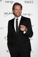 los angeles - jan 15 - gerard butler ankommer på de konst av elysium himmel gala 2011 på de kalifornien vetenskap Centrum utläggning parkera på januari 15, 2011 i los angeles, ca foto