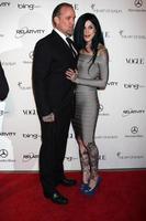 los angeles - jan 15 - jesse james, kat von d ankommer på de konst av elysium himmel gala 2011 på de kalifornien vetenskap Centrum utläggning parkera på januari 15, 2011 i los angeles, ca foto