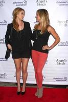 los angeles - juli 17 - Ashley jones, kelly sullivan ankommer på de ängel s abborre väst kust premiär på de laemmle s kunglig teater på juli 17, 2013 i los angeles, ca foto