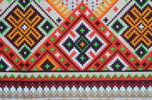 traditionell ukrainska folk konst stickat broderi mönster på textil- tyg foto