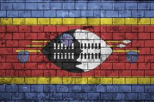 swaziland flagga är målad till ett gammal tegel vägg foto