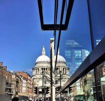 London i de Storbritannien i 2019. en se av st pauls katedral i London foto