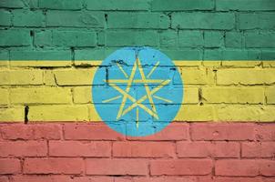 etiopien flagga är målad till ett gammal tegel vägg foto