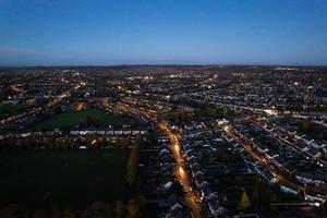 upplyst stad, antenn antal fot på natt foto