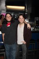 los angeles, dec 17 - författare, producent och direktör avi glijansky, Bradford anderson achilles på uppsättning under de framställning av de film cupid och eros på de Bra natt bar på december 17, 2010 i Nej hollywood , ca foto