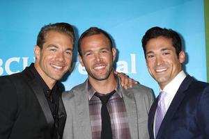 los angeles, 24 jul - tim lopez, ernesto arguello, ben patton anländer till nbc tca sommaren 2012 pressturné på beverly hilton hotel den 24 juli 2012 i beverly hills, ca. foto