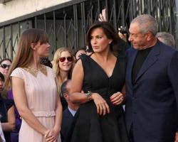 los angeles, nov 8 - mariska hargitay, kuk Varg på de mariska hargitay hollywood promenad av berömmelse stjärna ceremoni på hollywood blvd på november 8, 2013 i los angeles, ca foto