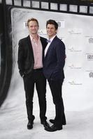 los angeles, september 25 - neil patrick harris David burtka anländer på de iris, en resa genom de värld av bio förbi cirque du soleil premiär på kodak teater på september 25, 2011 i los angeles, ca foto