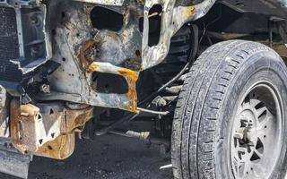 bruten skrot däck rustik bilar bil playa del carmen Mexiko. foto