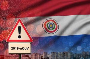 paraguay flagga och coronavirus 2019-ncov varna tecken. begrepp av hög sannolikhet av ny coronavirus utbrott genom reser turister foto