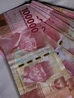 100 tusen rupiah sedlar foto