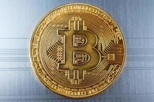 guld bitcoin metall bakgrund foto