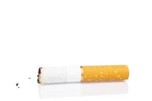 cigarettfimp på vit bakgrund foto