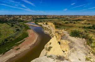 de liten missouri flod dal i theodore roosevelt nationell parkera foto