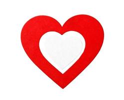 röd trä- hjärta, isolerat på vit bakgrund. dekorativ hjärta för valentine dag foto