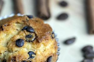 muffin med choklad bitar, stänga upp foto