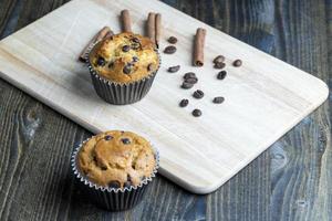 muffin med choklad bitar, stänga upp foto